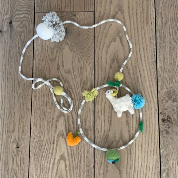 Garland - Picture 1 of 5